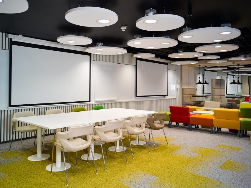 Innogy installed programmed LED lighting to support the circadian rhythm of their staff